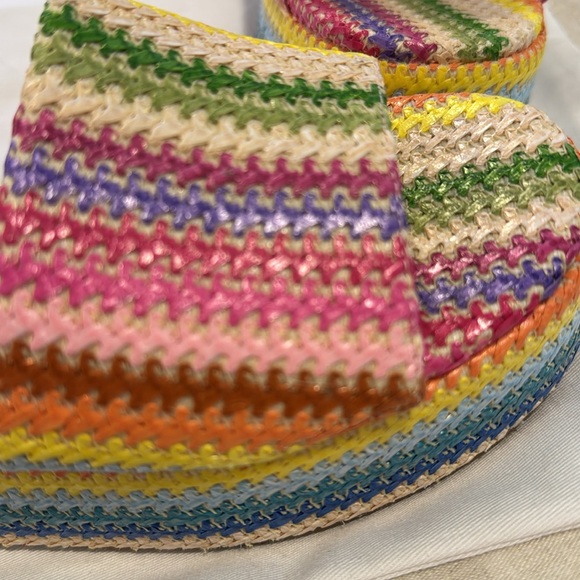 Larroude Platform Sandals Vibrant Summer Style - Picture 4 of 4